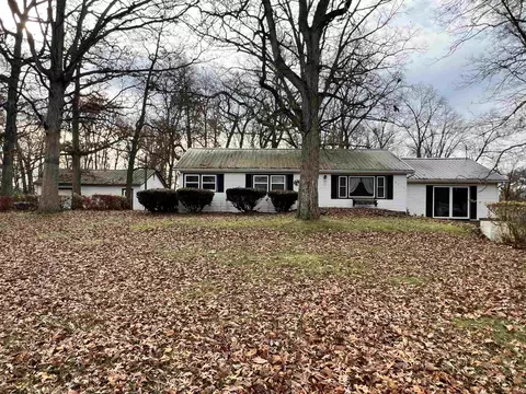 8299 E Backwater Rd, North Webster, IN 46555 photo 1