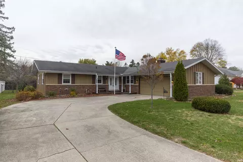1737 E Lake Dr W, Elkhart, IN 46514