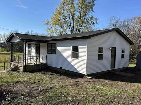 2011 J St, Bedford, IN 47421 photo 4