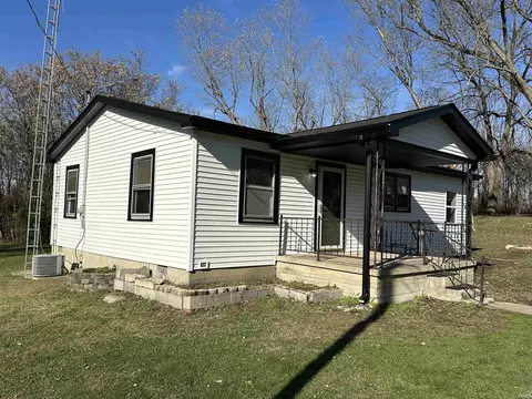 2011 J St, Bedford, IN 47421 photo 1