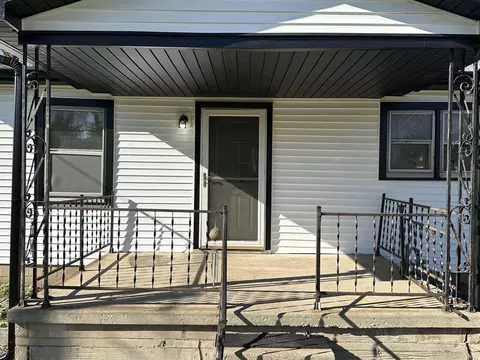 2011 J St, Bedford, IN 47421 photo 3