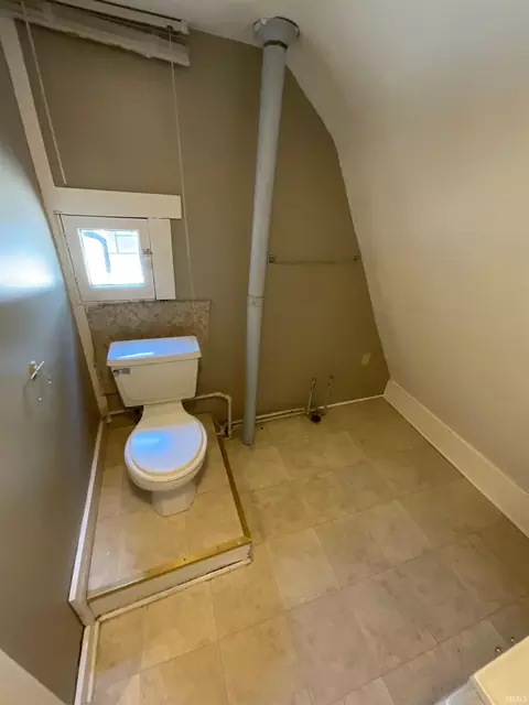 Bath - 610 N 612 N Dunn St, Bloomington, IN 47408 photo 6 of 6