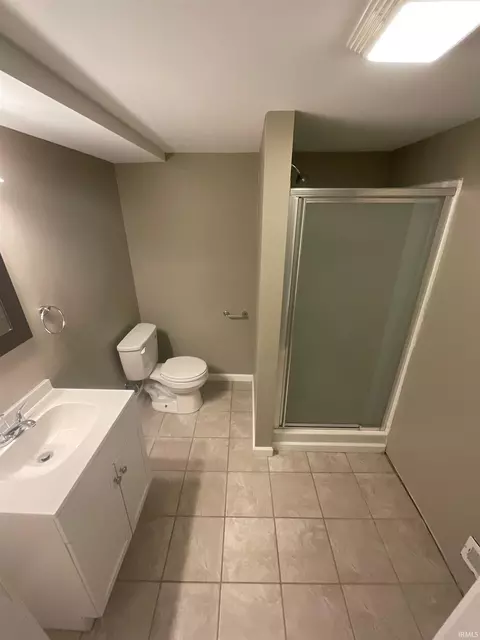 Bath - 610 N 612 N Dunn St, Bloomington, IN 47408 photo 3 of 6