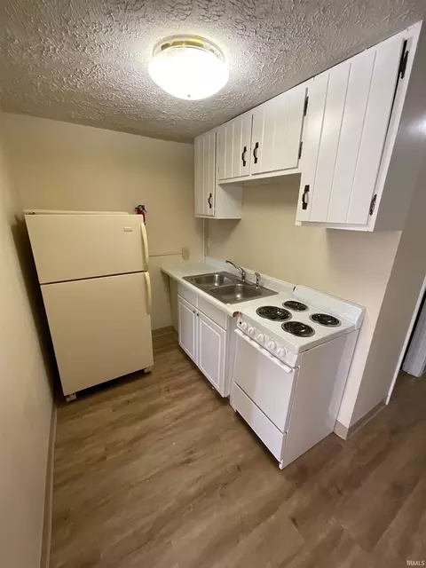 415 E 417 E 10th St, Bloomington, IN 47401 photo 9