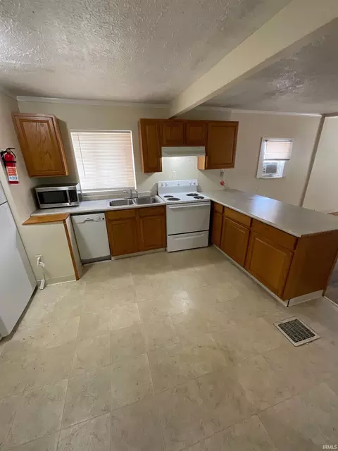 415 E 417 E 10th St, Bloomington, IN 47401 photo 8