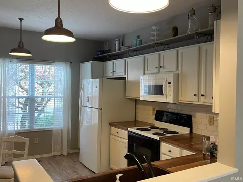 708 E Bayberry Ct, Bloomington, IN 47401 photo 5
