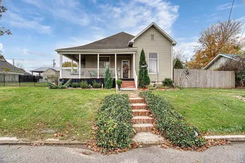 103 E Poplar St, Owensville, IN 47665