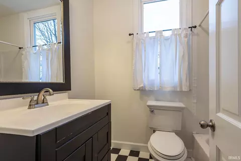 910 W 3rd St, Bloomington, IN 47404 photo 12