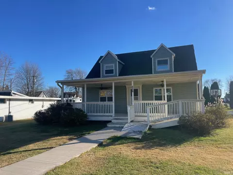 626 W Yellow St, Francesville, IN 47946