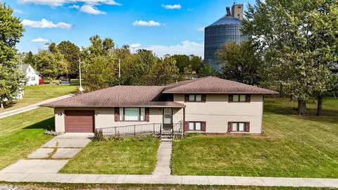 322 S Jefferson St, Medaryville, IN 47957