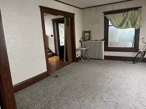 704 E Walnut St, Nappanee, IN 46550 photo 2