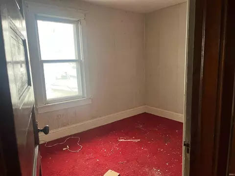 704 E Walnut St, Nappanee, IN 46550 photo 7
