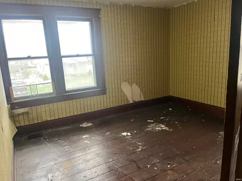 704 E Walnut St, Nappanee, IN 46550 photo 9
