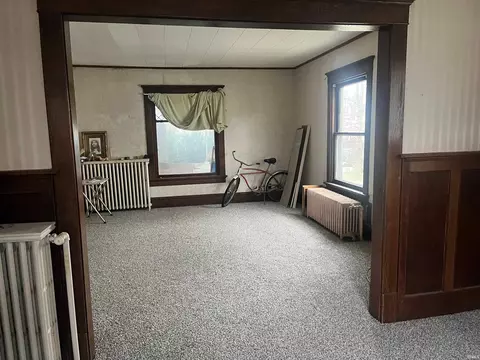 704 E Walnut St, Nappanee, IN 46550 photo 3