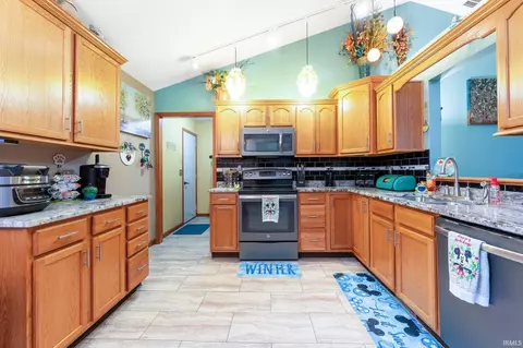 310 Willard Dr, Auburn, IN 46706 photo 13