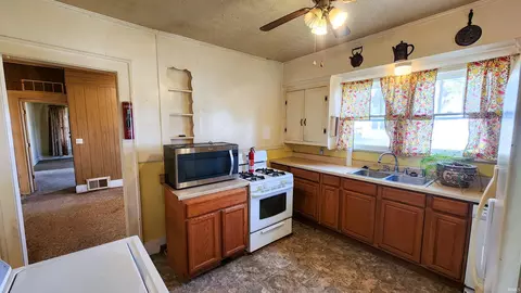 510 S 6th St, Mitchell, IN 47446 photo 7