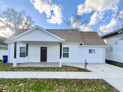 719 R St, Bedford, IN 47421 photo 1