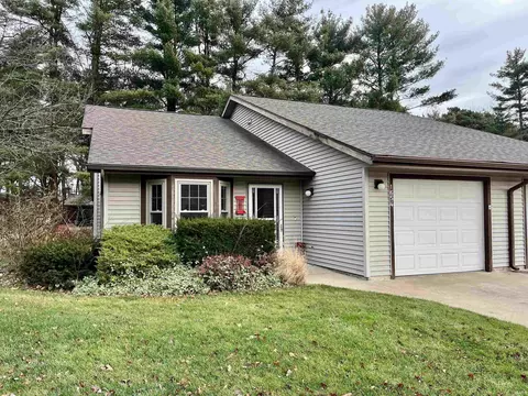 1654 Pine Ridge Ct, Elkhart, IN 46514