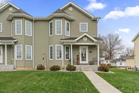 207 E Maple St, Bremen, IN 46506 photo 2