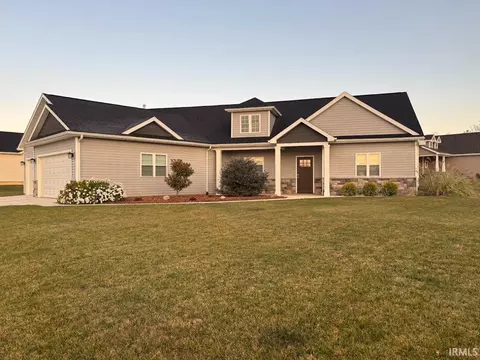 2332 Highlander Dr, Warsaw, IN 46580