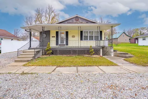 404 E Walnut St, Odon, IN 47562 photo 2