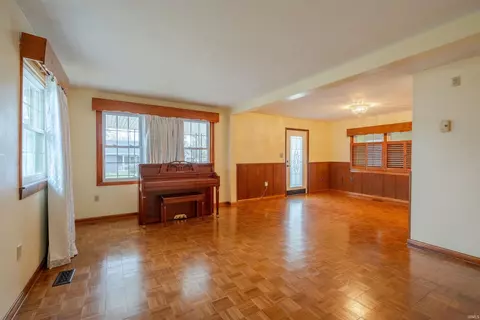 404 E Walnut St, Odon, IN 47562 photo 5