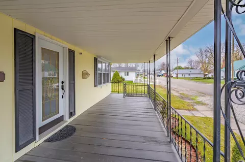 404 E Walnut St, Odon, IN 47562 photo 3