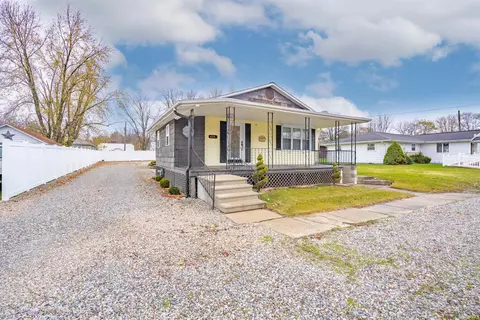 404 E Walnut St, Odon, IN 47562 photo 1