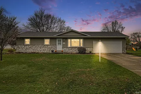 27350 Bittersweet Ln, Elkhart, IN 46514