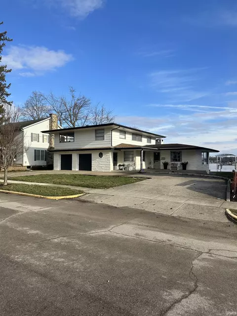 122 N Front St, Syracuse, IN 46567 photo 1