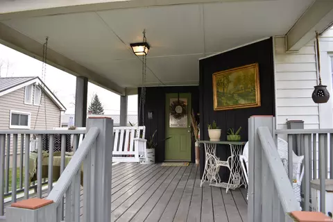 713 E 9th St, Auburn, IN 46706 photo 2