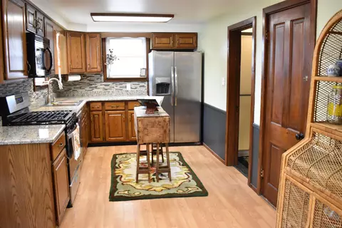713 E 9th St, Auburn, IN 46706 photo 4