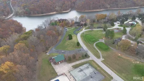 1810 Eagle Bay Dr, Bloomington, IN 47401 photo 2