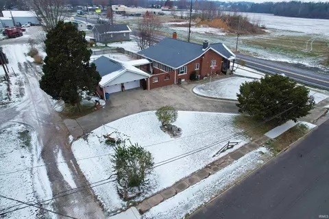910 E 11th St, Bicknell, IN 47512 photo 2
