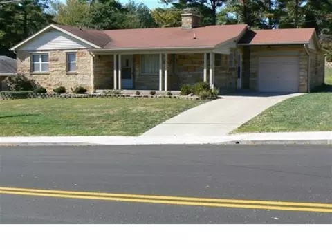 1051 Dorbett St, Jasper, IN 47546 photo 2