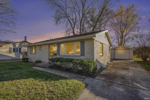2740 Kettering Drive Dr, South Bend, IN 46635