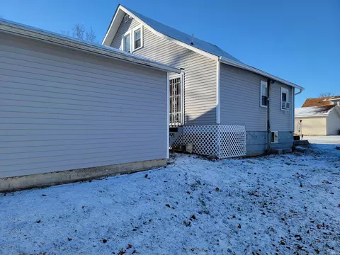 210 E 14th St, Auburn, IN 46706 photo 6