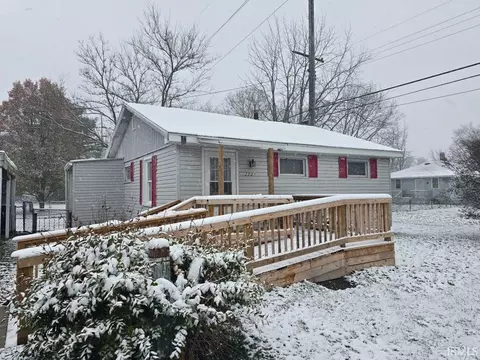 2221 S Acorn St, Muncie, IN 47302
