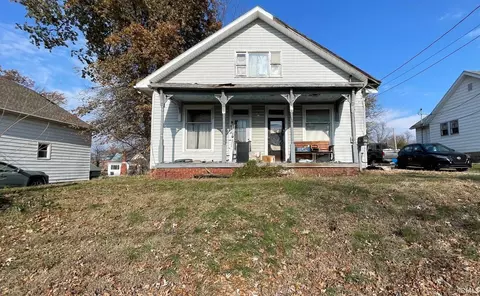 512 E Locust St, Boonville, IN 47601
