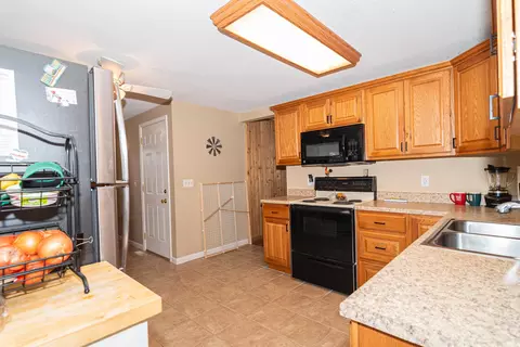 507 E Warfield St, Garrett, IN 46738 photo 14