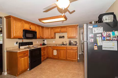 507 E Warfield St, Garrett, IN 46738 photo 12