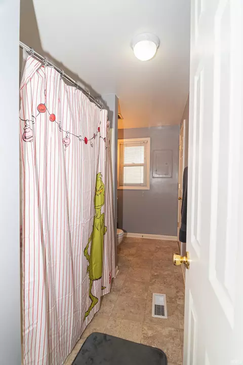 507 E Warfield St, Garrett, IN 46738 photo 5
