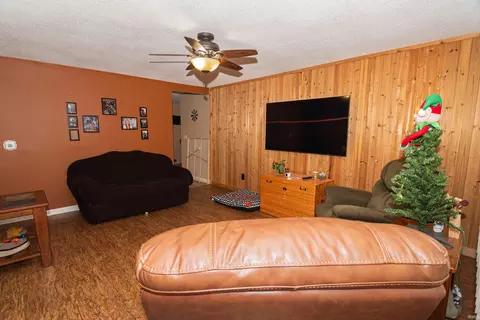 507 E Warfield St, Garrett, IN 46738 photo 2