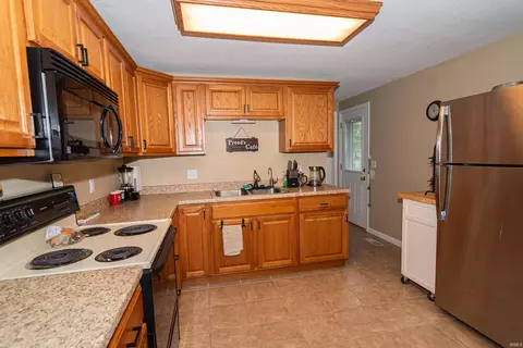 507 E Warfield St, Garrett, IN 46738 photo 13