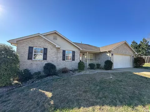 4722 Meadow Crest Ct, Evansville, IN 47712