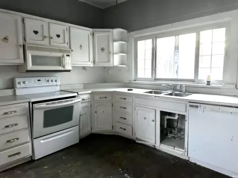 1270 E Chalmers Rd, Chalmers, IN 47929 photo 3