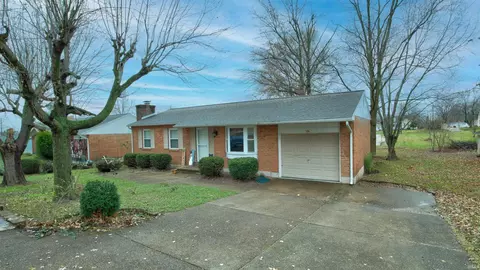306 S Main St, Dale, IN 47523