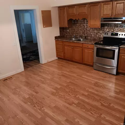 116 E High St, Garrett, IN 46738 photo 6