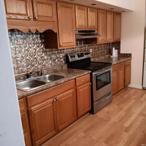 116 E High St, Garrett, IN 46738 photo 5