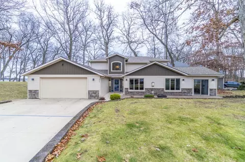 375 Lane 650b Snow Lk, Fremont, IN 46737